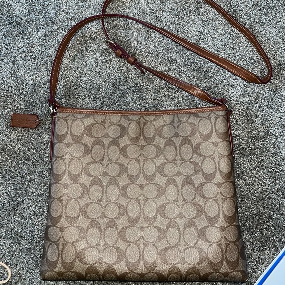 Coach crossbody - Picture 2 of 4